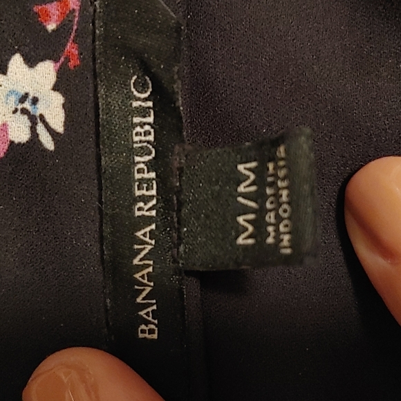 BANANA Republic Black flowery wrap blouse long sleeves light size M - Picture 7 of 9